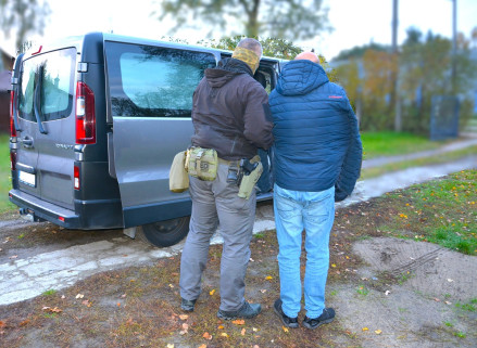 Rozbito zorganizowaną grupę przestępczą trudniącą się dystrybucją nielegalnych wyrobów tytoniowych
