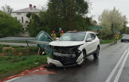 63-latka nie zauważyła znaku STOP i doprowadziła do wypadku